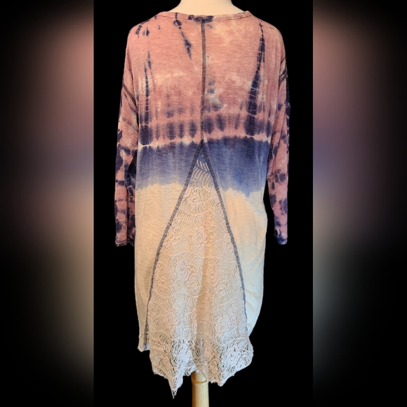 Gimmicks size M tie-dyed  top - Picture 6 of 7